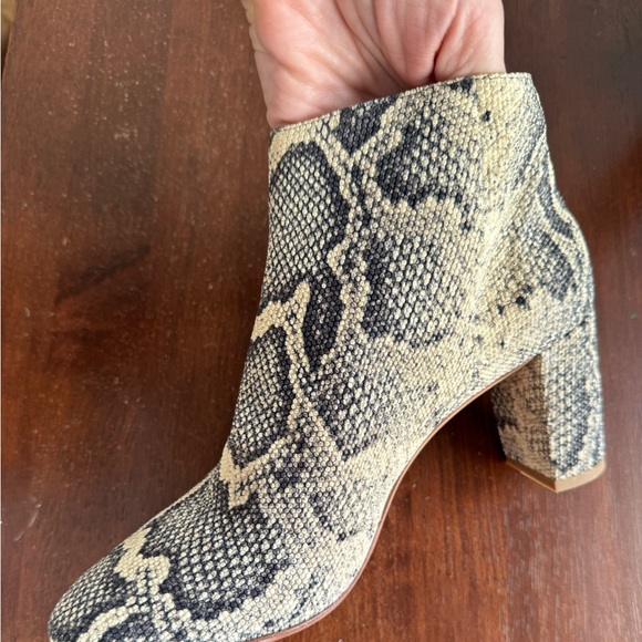 Loeffler Randall ankle boots , size 9, animal print leather. - Picture 4 of 10